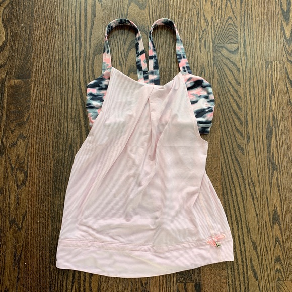 lululemon athletica Tops - Like new lululemon tank with built in bra lululemon athletica Tops - Like new lululemon tank with built in bra